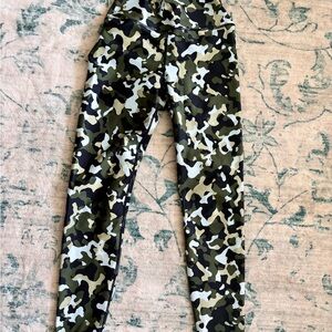 Carbon38 & Alo Yoga yoga pants